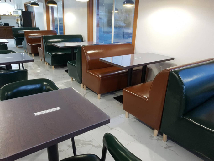 Public Area 2, Alpine Inn & Suites, Columbia-Shuswap