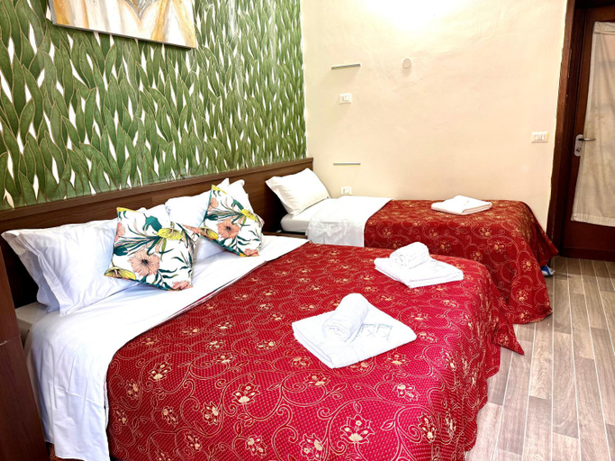Bedroom 2, Royal Termini Guest House, Rome