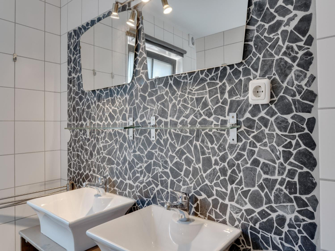 Bathroom 3, Leogang Chalet near Ski Lift Bikepark, Zell am See