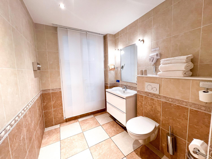 Bathroom 4, Hôtel D’Aragon, Hérault