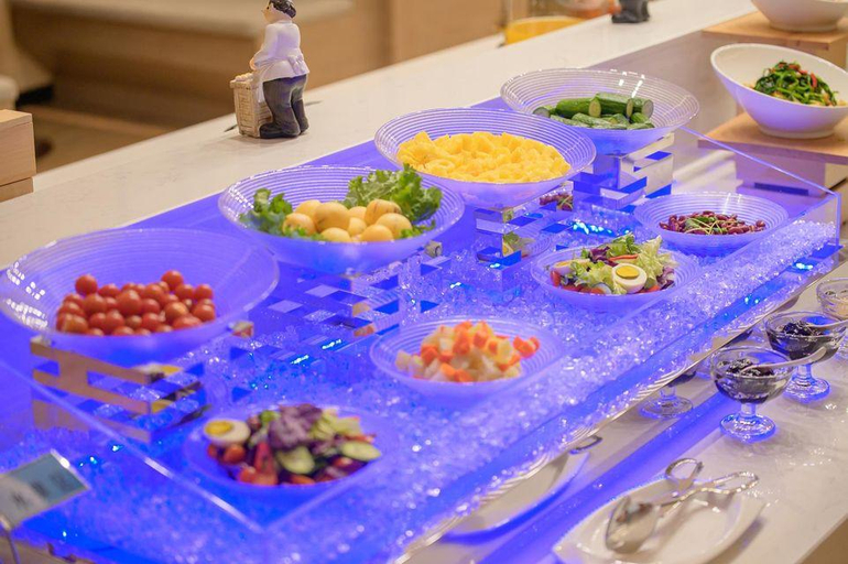Food & Drinks