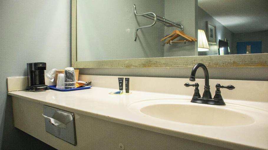 Bathroom 3, Executive Inn Yanceyville, Caswell