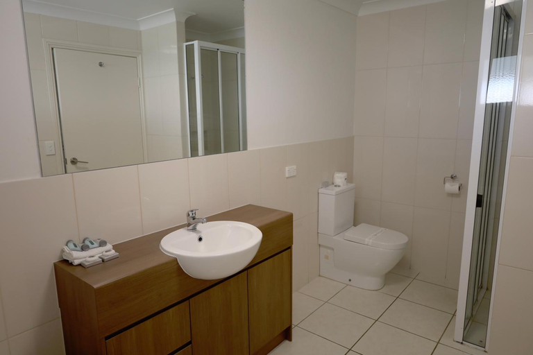 Bathroom 4, The Australian Hotel Motel, Dalby