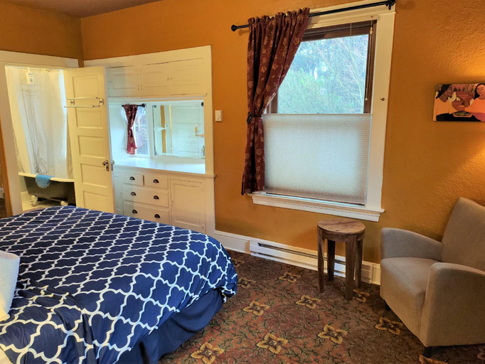 Bedroom 2, Bluebird Guesthouse, Multnomah