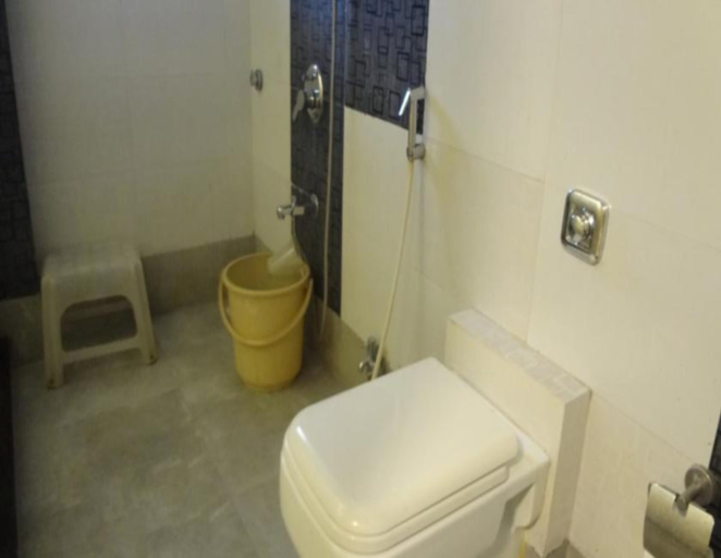 Bathroom 4, PA Residency, Mumbai City