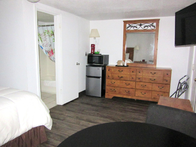 Bedroom 2, Baker City Motel & RV, Baker