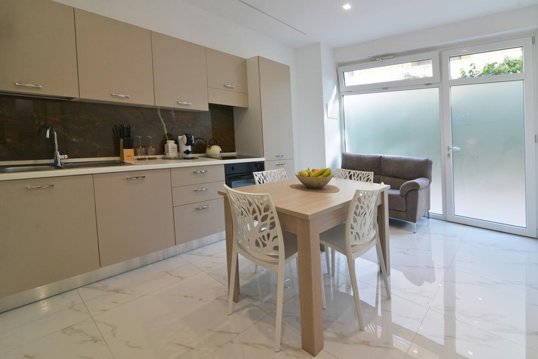 Others 5, Central Apartment, Matera