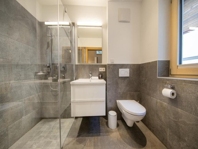 Bathroom 5, Stylish Alpine Chalet with Carport, Zell am See