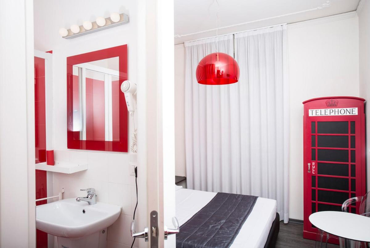 Bathroom 4, Il Giglio Rosso, Florence