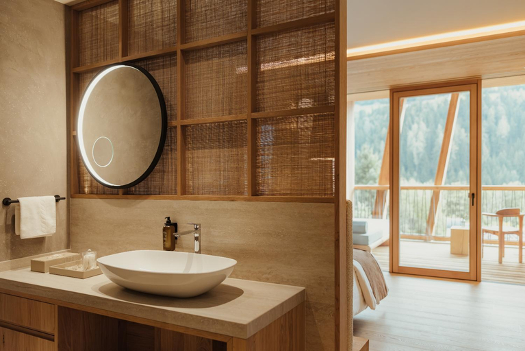 Bathroom 5, Taubers Bio Vitalhotel, Bolzano