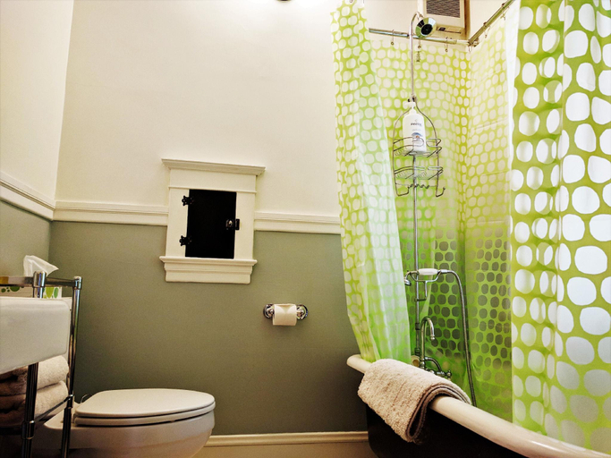 Bathroom 3, Bluebird Guesthouse, Multnomah