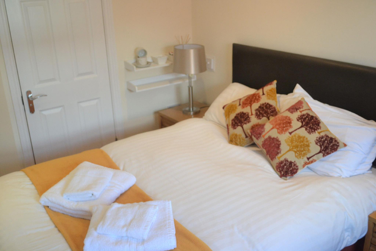 Bedroom 2, Beach Green Hotel, West Sussex
