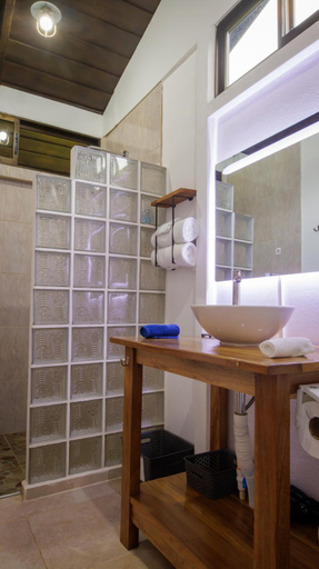 Bathroom 3, Villa El Tucan, Upala