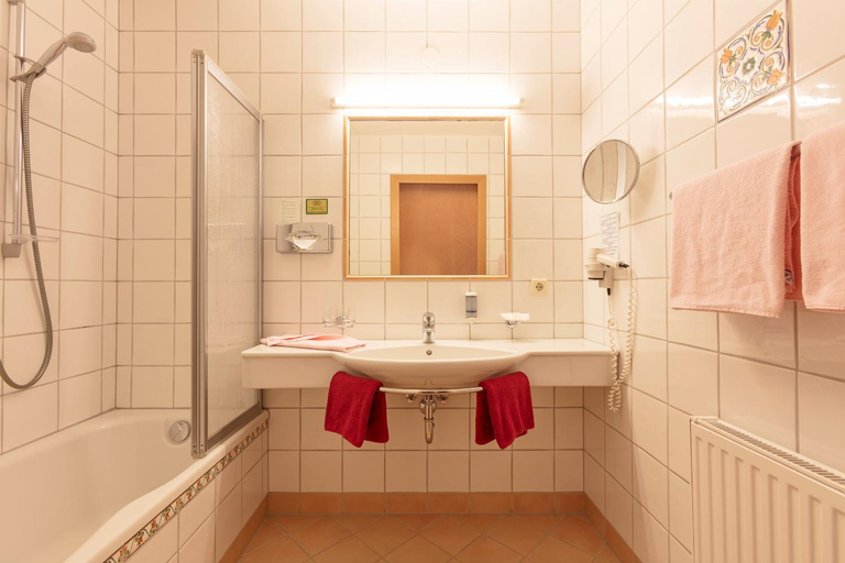 Bathroom 2, Hotel Andreas Hofer, Imst