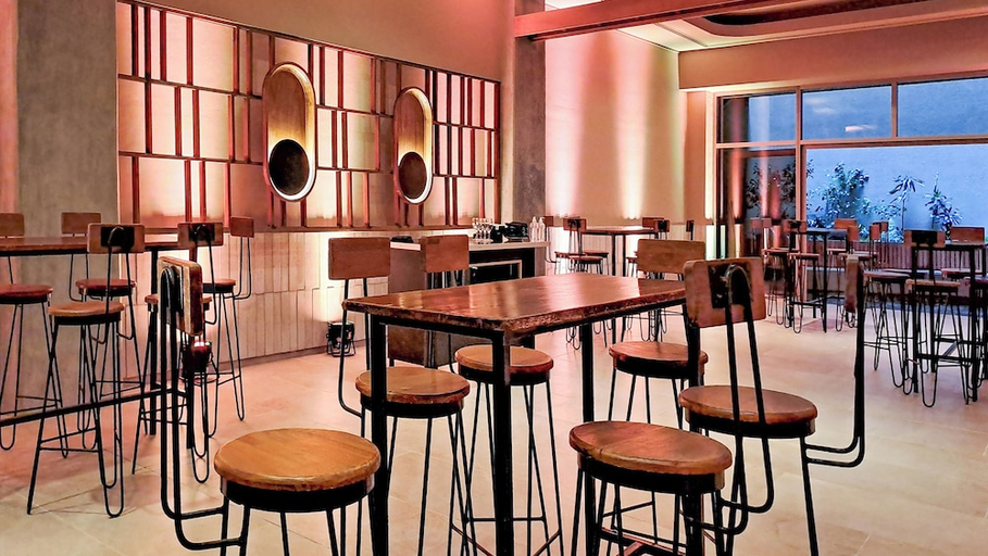 Food & Drinks 5, ALEJANDRO I HOTEL, Capital