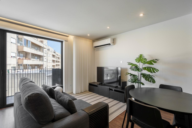 Shared lounge/TV area 4, 196 Andrade Corvo Apartment by Minho's Guest, Braga