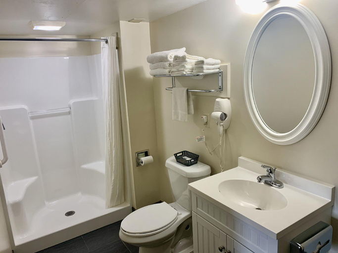 Bathroom 3, Park Drive Inn, Tuscola