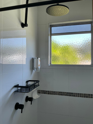 Bathroom 3, Moore Park Beach Inn, Burnett - Pt B
