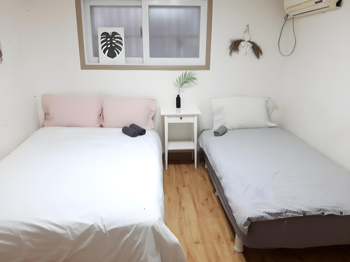 Others 3, Kay R11 Hongdea /Shared bathroom, Mapo