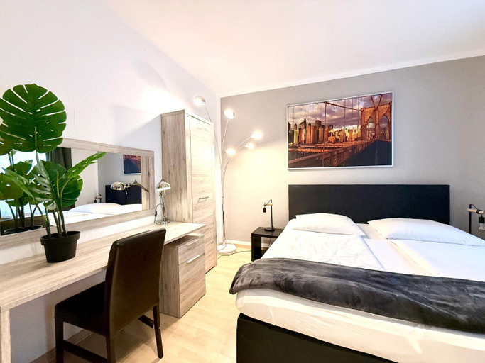 Bedroom 3, Altstadthotel Hayk am Rhein, Köln
