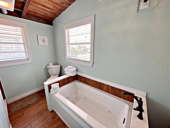Bathroom 2, My Serenity, Baldwin