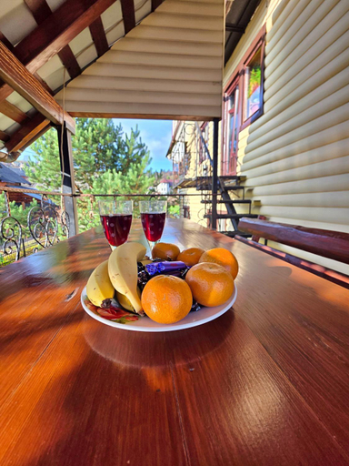 Food & Drinks, U Nazara, Skolivs'kyi