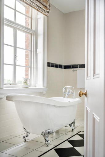 Bathroom 2, Stanbrook Abbey Hotel, Worcestershire