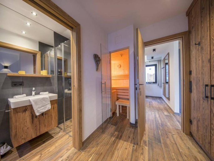 Bathroom 3, Chalet Retreat with Terrace & Sauna, Zell am See