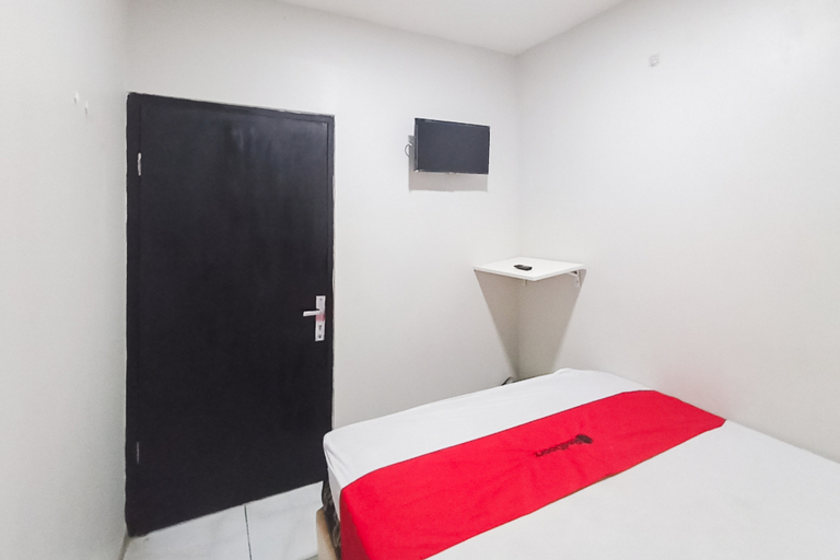 Bedroom 2, RedDoorz Syariah near STEKOM Semarang, Semarang