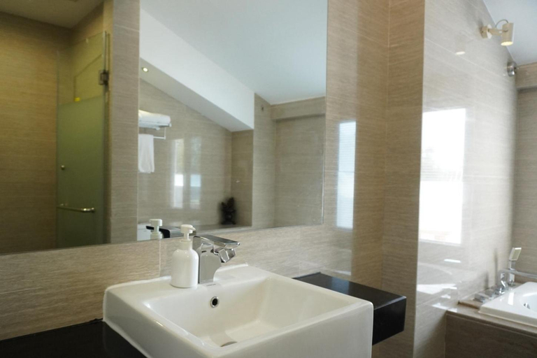 Bathroom 3, Xiamen Gulangyu Heitan Hotel, Xiamen