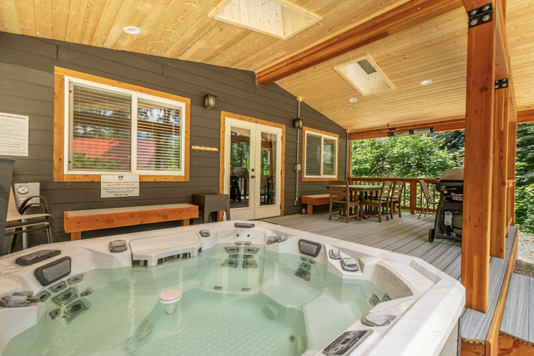 Property grounds 2, Compass Cabin 2 Bedroom Homeby NW Comfy Cabins by RedAwning, Chelan
