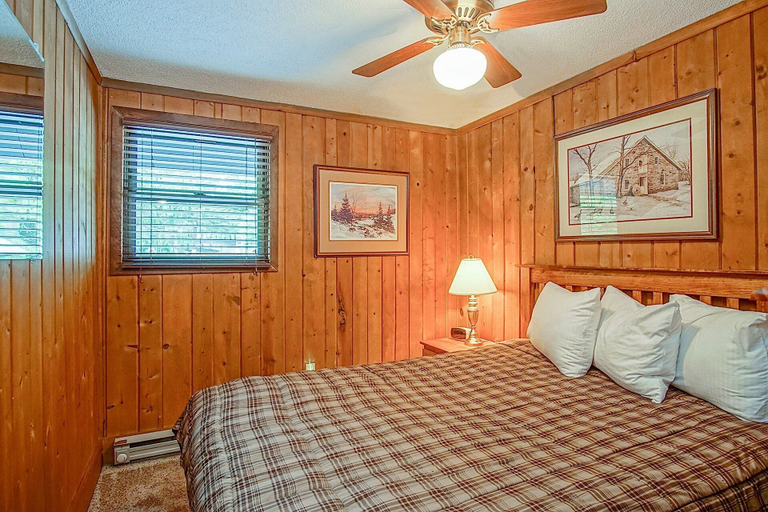 Room 5, Tree Top 27 Mountaineer 3 Br Condo Slope Side, Pocahontas