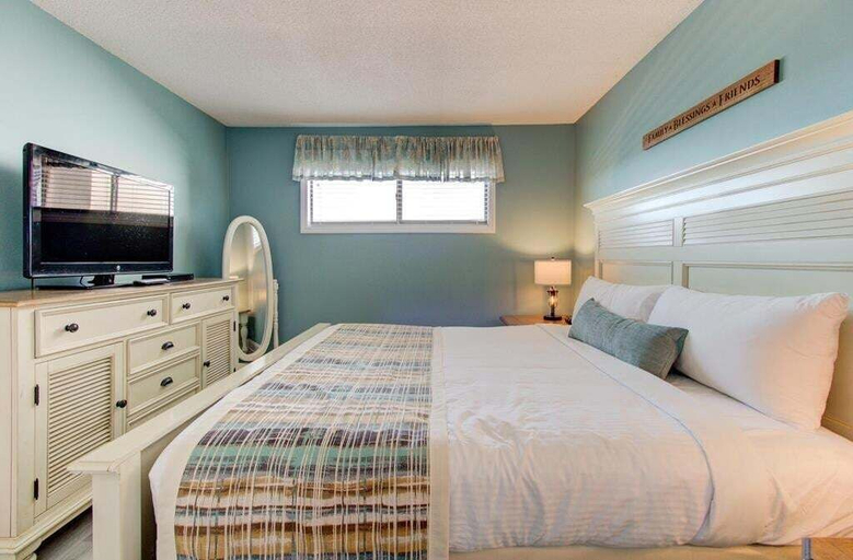 Room 2, 0610 Smooth Sailing by Atlantic Towers, New Hanover