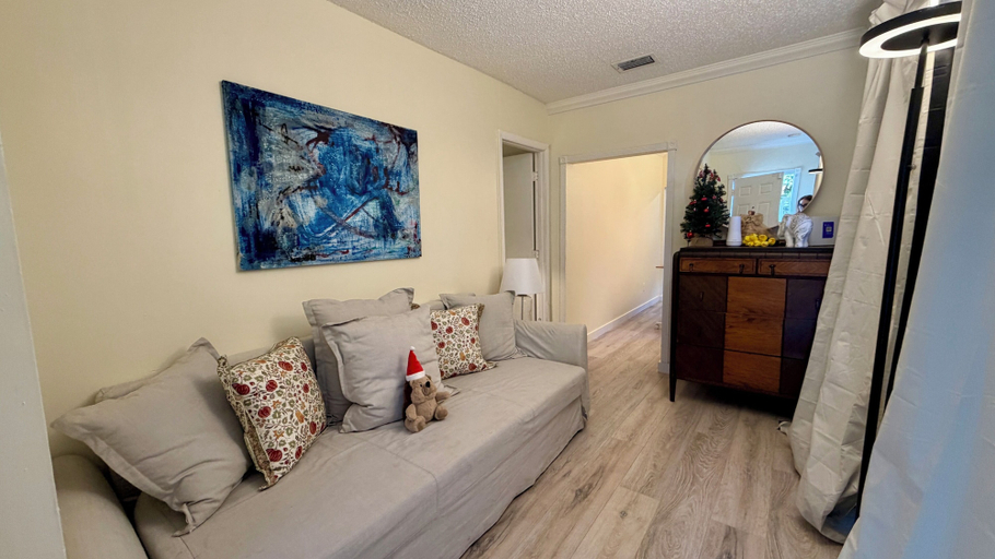 Living area 2, Suarez Art Stay Coconut Grove Miami Home with free Parking, Miami-Dade