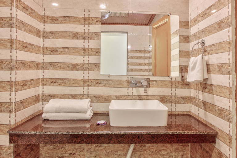 Bathroom 2, Dev by SR- Manali, Kullu