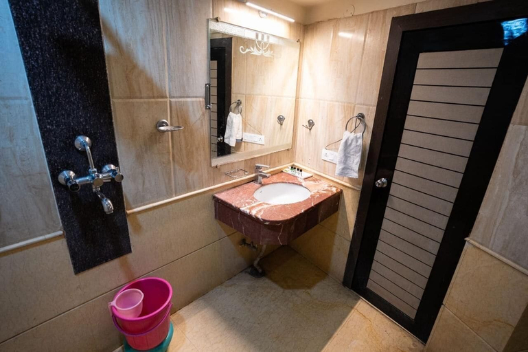Bathroom, JS Residency, Varanasi