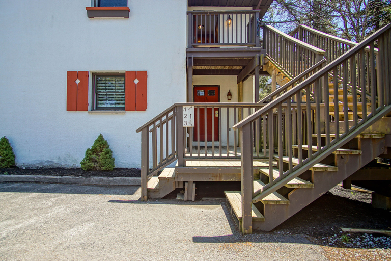Exterior detail 4, Fall Retreat Whistlepunk 1 Slope Side 3BR, Pocahontas