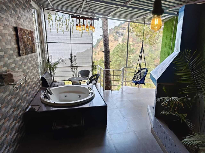Bathroom 4, The Pine Paradise, Solan