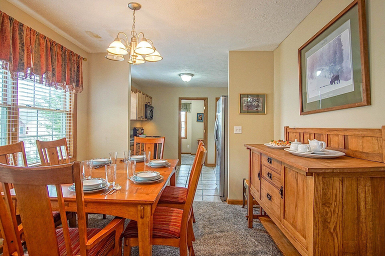 Others 4, Creekside E17, Frisco Kid Retreat Jacuzzi Sleeps 11, Pocahontas