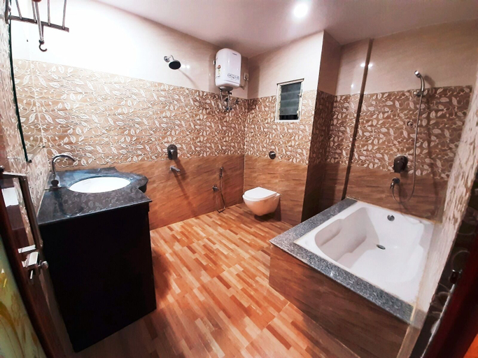 Bathroom 5, Hotel Tulusi Inn, Birbhum