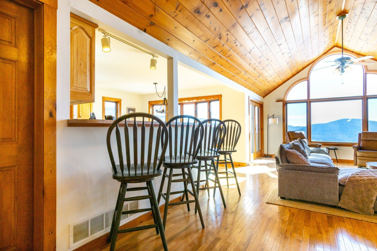 Private kitchen, Skywalker Meadow 3 BR Home: True Retreat!, Pocahontas