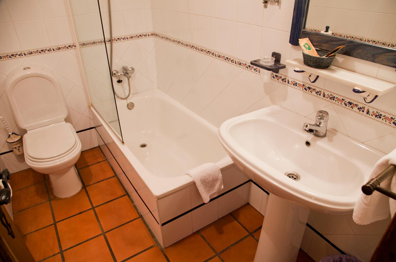 Bathroom 3, Pazo de Andeade, A Coruña