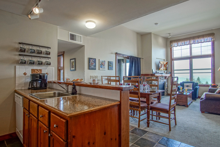 Room 3, Ski in/ Ski Out! Rimfire 351/352 Spacious and Cozy 2, Pocahontas