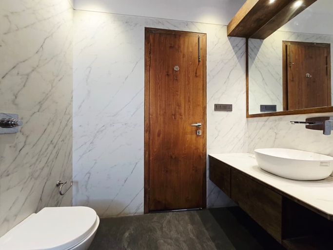 Bathroom 4, Hotel Akashdeep, Kolkata