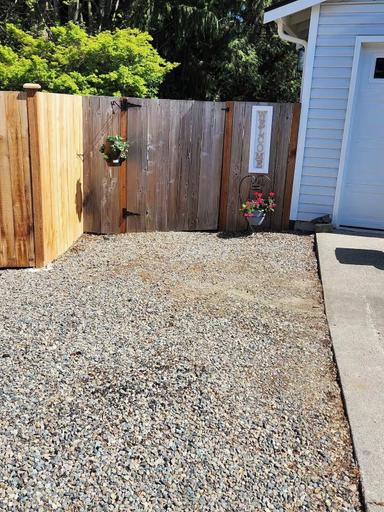 Property grounds 2, Quiet hideaway - Private entrance, Snohomish
