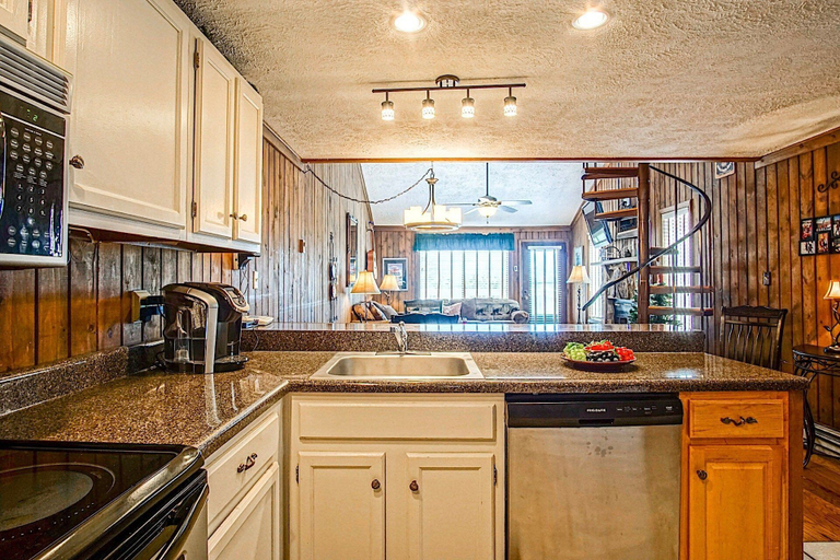 Private kitchen 3, Wabasso 10 Ski Hideaway Outside Your Door 2 Br Spacious Balcony, Pocahontas