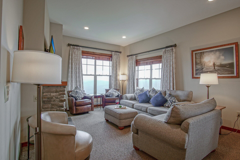 Primary image, Soaring Eagle #404: 3 Bedroom 2 Bath Corner Penthouse, Pocahontas