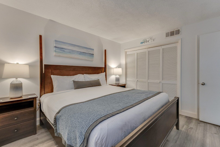 Room 3, 1008 Blue Dolphin 1 Bedroom Condo, New Hanover