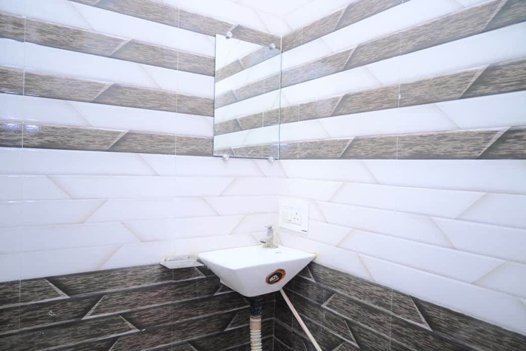Bathroom 3, Kaka Paying Guest House, Faizabad