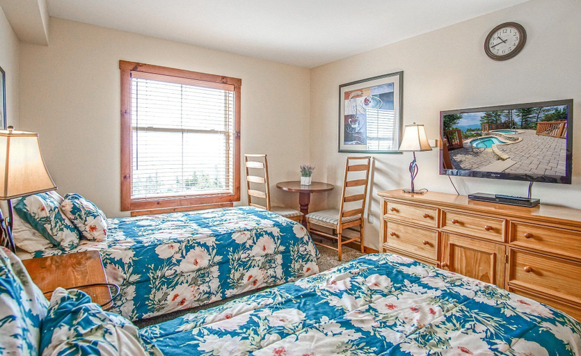 Room 4, 2 Br: Rimfire 214 - Great Western Views on Large Deck Corner Unit, Pocahontas